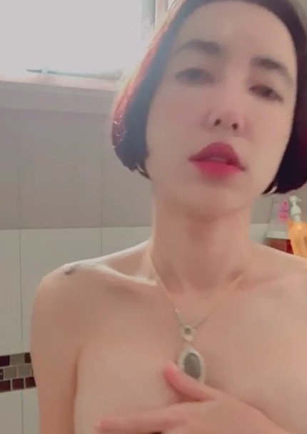 เฟิร์ส หลุดสาวสวย อาบน้ำ อวดหุ่นบางเบา นมกำลังพอดี รอยสักสวยมาก Lovelyfirst